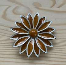 Vintage Enameled Metal 2 Tone Brown and White Daisy Brooch Pin