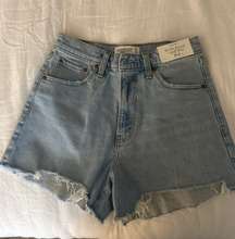 NWT Abercrombie 90s Hi Rise Cut Off Shorts