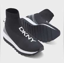 DKNY Sport Sneaker, Black & White Size 9.5M New in Box