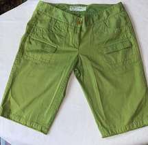 GENERRA second skin clothes Women’s Bermuda shorts Size 6-EUC