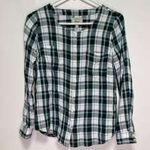G.H. Bass & Co. Green Plaid Button Down Scoop Neck Long Sleeved Top
