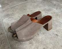 Gray  mules