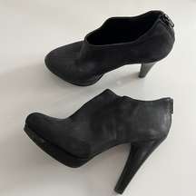 Jessica Simpson Black rounded toe side zip booties 9