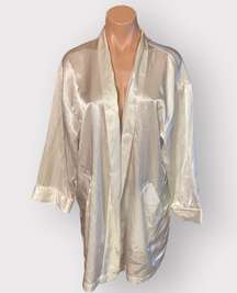 Victoria’s Secret Vintage Y2K White OS Robe