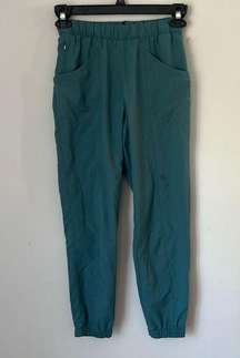 Patagonia Women’s Green Joggers XS