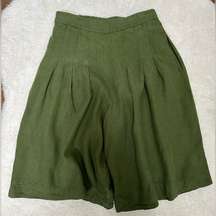 Green 100% linen high waisted culottes Bermuda shorts size medium