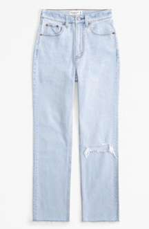 Abercrombie and Fitch Ultra High Rise 90s Straight Jean Light Wash Destroy Knee