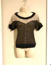 Boutique short sleeved sweater. Sz M. Mint!