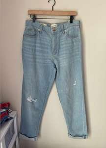 Universal Thread Light Wash Boyfriend Fit Jeans Size 10 NWT