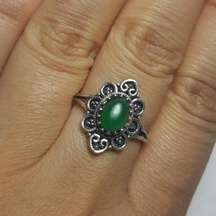 Green  sterling silver gemstone ring no stamp Ring size - 6.75