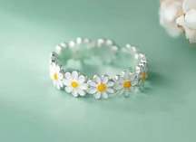 Adorable Ladies Adjustable Daisy Ring Size 5-9