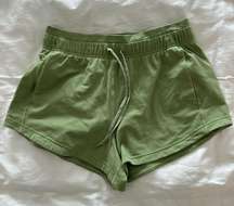 Inner Glow Shorts 8 EUC Vista Green