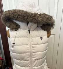 Banana Republic Women’s Medium Lined White Puffer Vest with Faux Fur lined Hood