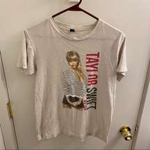 2013 Taylor Swift Red Tour t-shirt size small