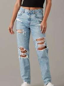 AE Strigid Ripped Mom Jean Size 4