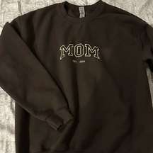 Custom made “mom est 2024” crewneck sweatshirt