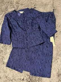 Women’s 2 Piece Blazer and Skirt Set Size 8 NWT