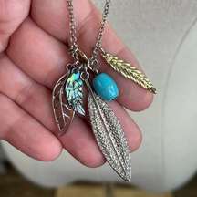 AMERICAN EAGLE Silvertone Multi Pendant Feather Necklace Adjustable Length