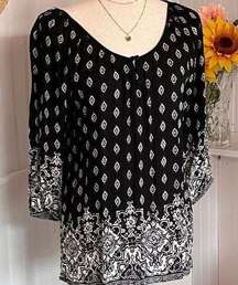 Black & White 3/4 Sleeve Casual Top.