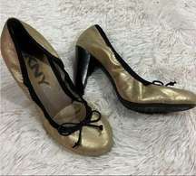 Dkny gold pavlova metallic heels 8