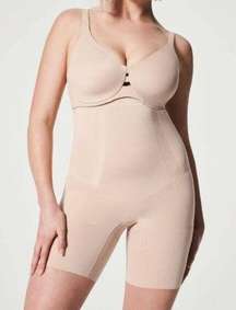 NWT SPANX OnCore Sculpting High-Waisted Mid-Thigh Short Size Large