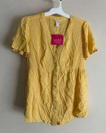 Short Sleeve V-Neck Button Front Top Yellow Sz M NWT