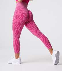 NVZN Seamless Pink Pattern Leggings 