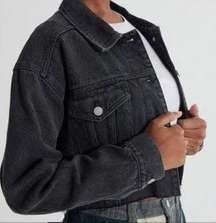 Cropped Levi’s Trucker Black Jean Jacket