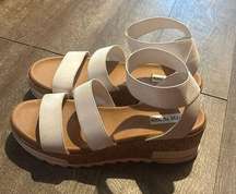 Steve Madden Womens Bandi Sandal Size 9.5 White Cork-wrapped wedge heel