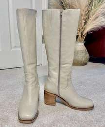 Cream colored women’s boots size 8 (fit like 8.5)
