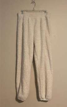 EUC OFFLINE By Aerie Cool White Fluffy Sherpa Jogger size medium *sold out*