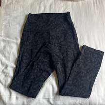 lululemon leggings size 2 high waist in black camo