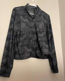 Lux Camo Workout Fleece Size Medium Like New