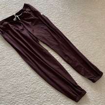 Vuori boyfriend joggers cedar heather size XS