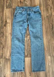 Womens Straight Levis’s