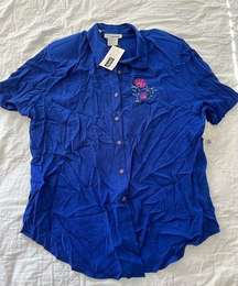 NWT: vintage blue button T shirt with flower