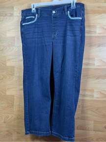 d & Co Denim & Company Size 16 dark Blue Denim Capris with Embroidered p…