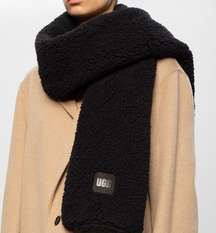 NWT Women’s Ugg Black Sherpa Scarf