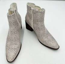 The Limited Kiki Chelsea Booties White Brown Snakeskin Look Size 8.5M