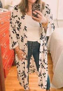 Carly Jean Los Angeles Quincy" Floral Kimono, Natural