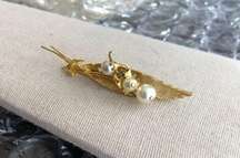 Vintage Signed Roma Leaf Brooch