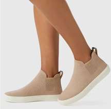 Rothy’s Chelsea Ankle Boots in Camel Tan Knit Washable Pull On Shoes Size 8.5