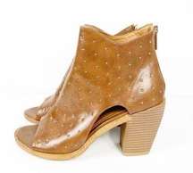 NEW Celebrity Pink Brite Tan Booties Size 7.5
