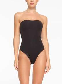 Skims fits everybody strapless bodysuit!