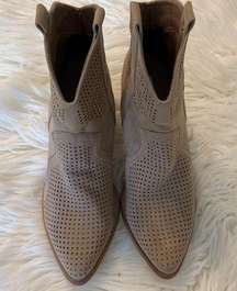 Yoki  Booties size 8.5 tan/ grayish color in excellent never been worn