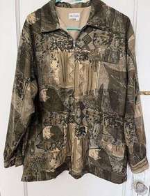 Lightweight lined camouflage jacket by Oleg Cassini, L