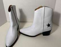 Thursday boot Company, white and silver ankle, cowboy boots with star. 6.5