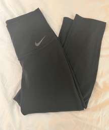 Black Dri-Fit Cropped Leggings