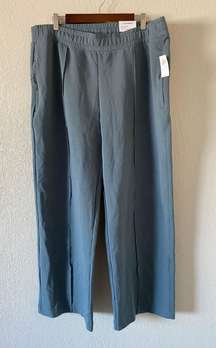 NWT  High Rise Dynamic Sweats