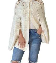 Vintage knitted poncho / knit cape in cream white with pearl buttons